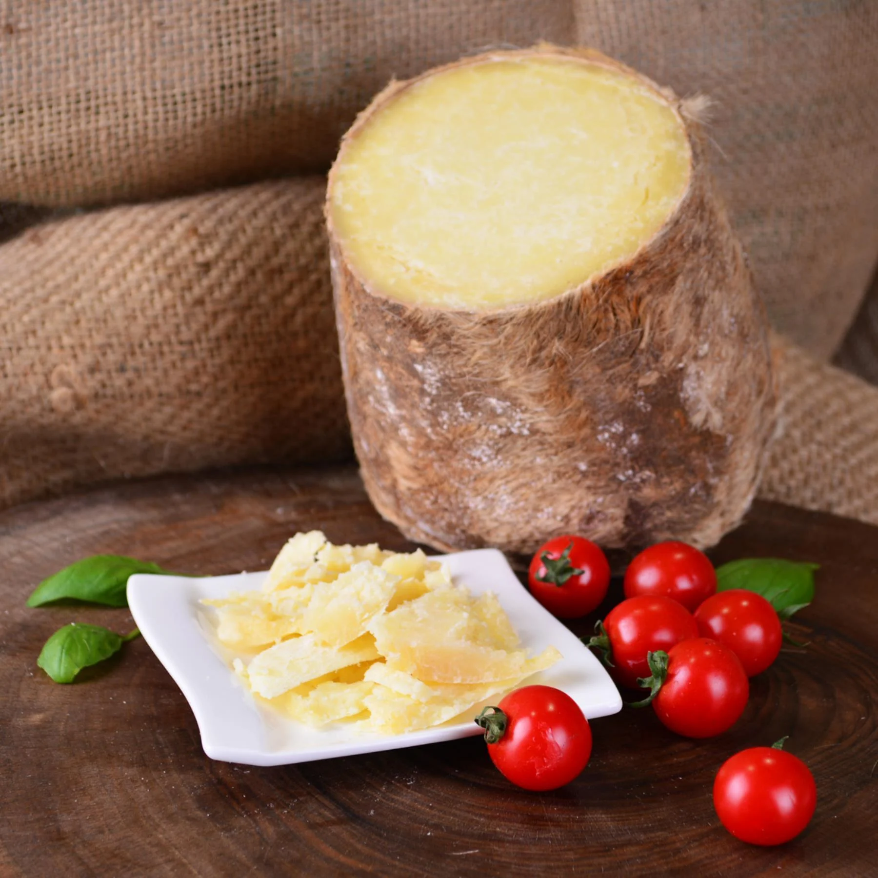 Karaman Divle Obruğu Tulum Peyniri cheese