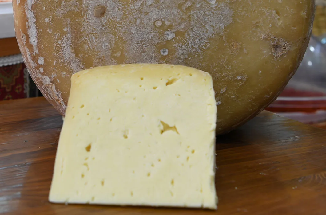 Muş Eski Kaşarı, a cheese from Muş, Turkey