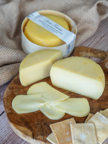 Cantabria, İspanya kökenli Queso Nata de Cantabria